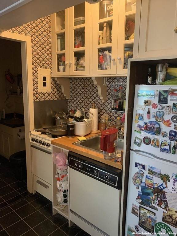 56 Gray St - Photo 1