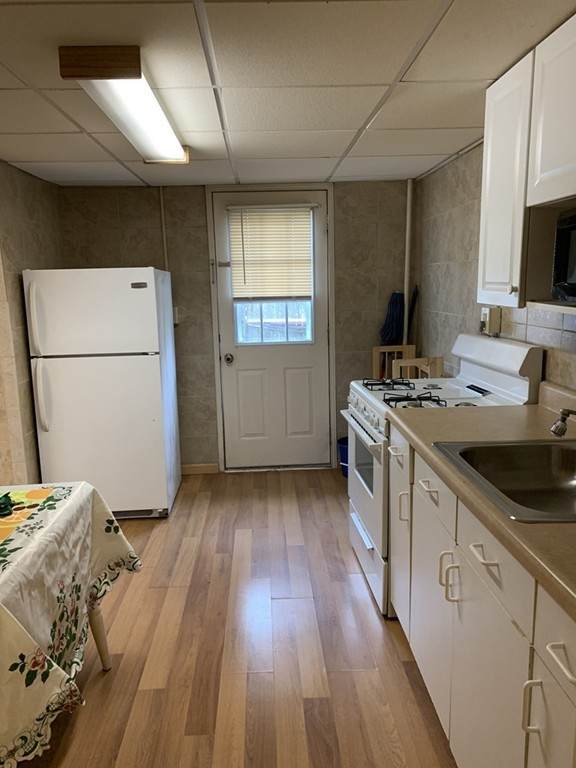 80 Cummings Ave - Photo 1