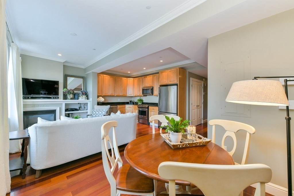 525 E 2nd St - Photo 1