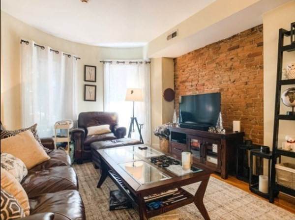 4 Wellington St - Photo 1