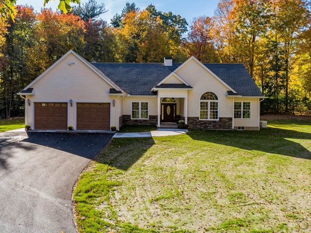 99 Mapleshade - Photo 1