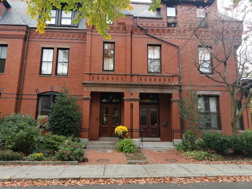 71 Monmouth - Photo 1