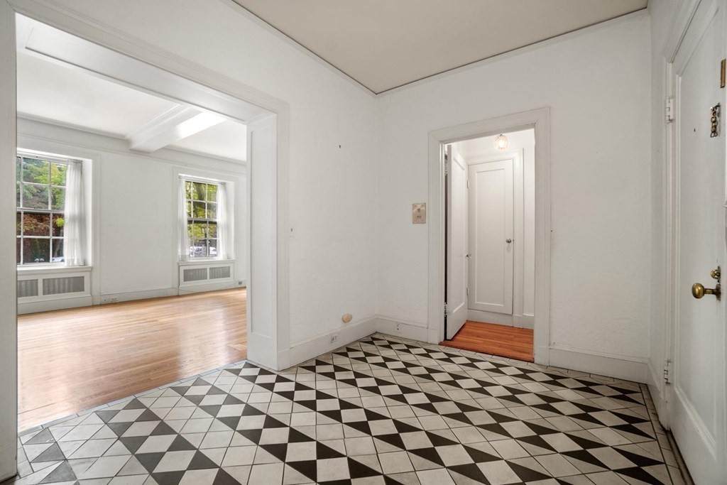301 Berkeley St - Photo 1