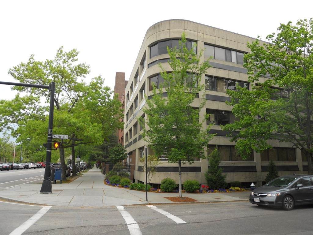 1842 Beacon St - Photo 1