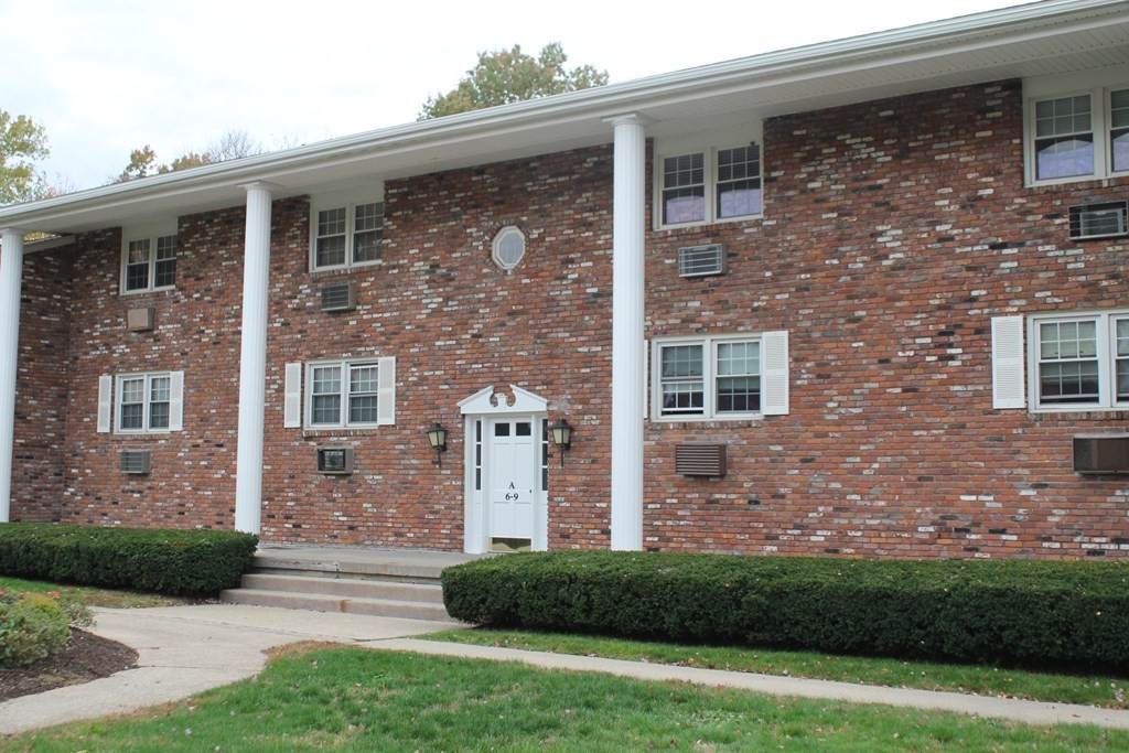 418 Meadow St - Photo 1