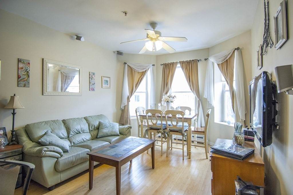 330 Summit Ave - Photo 1