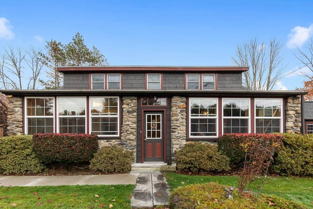 1043 N.Brookfield Rd. - Photo 1