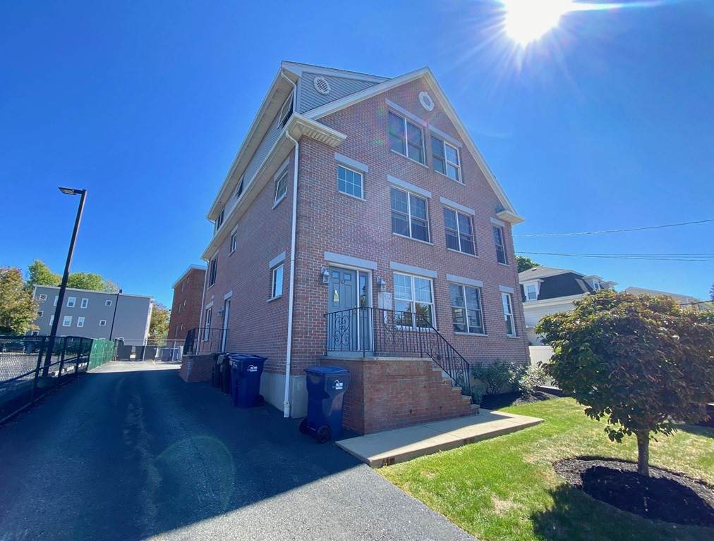 287 Everett St. - Photo 1