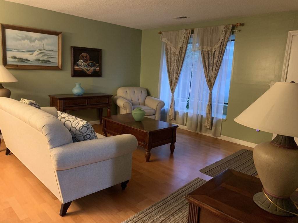 27 Meadowood Dr - Photo 1