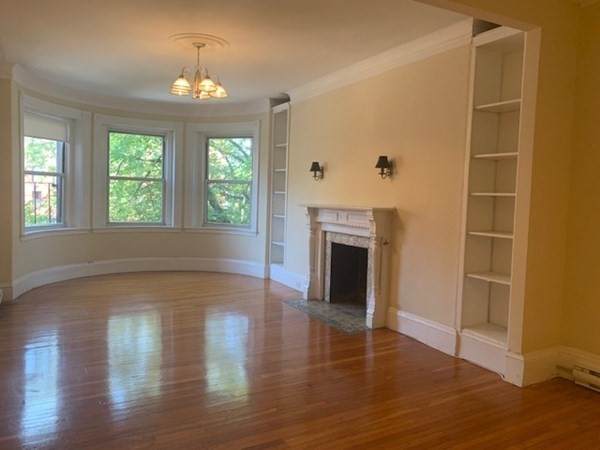 154 Newbury St - Photo 1