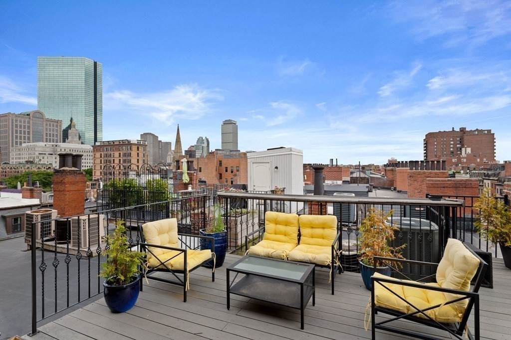 127 Beacon St - Photo 1