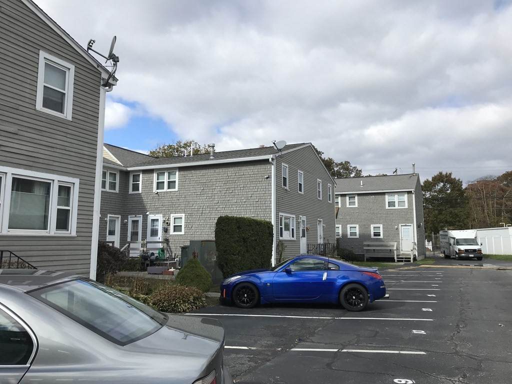 342 Hathaway Blvd - Photo 1