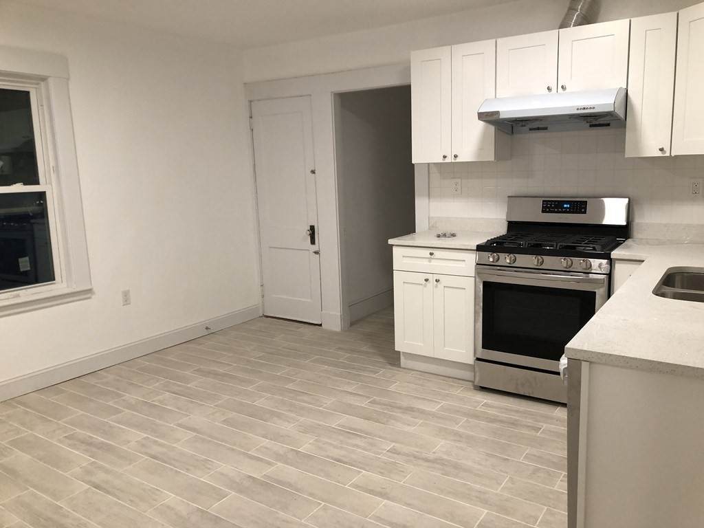 137 Safford St - Photo 1