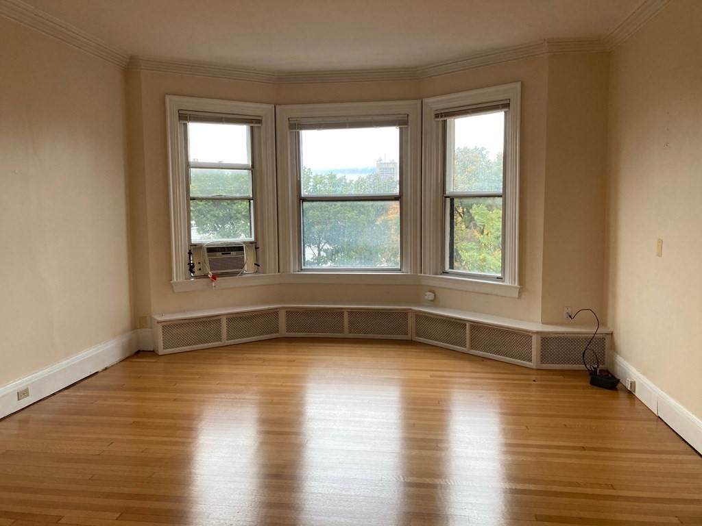350 Beacon St - Photo 1