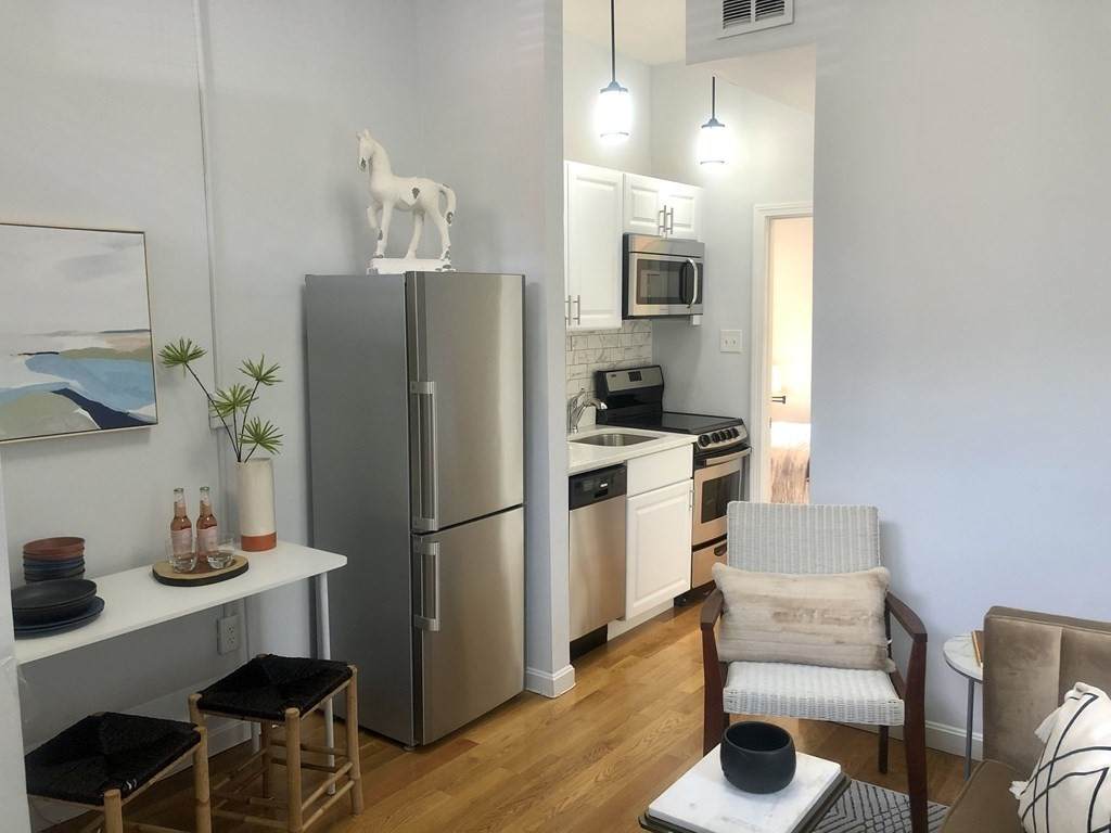 202 Warren Ave - Photo 1