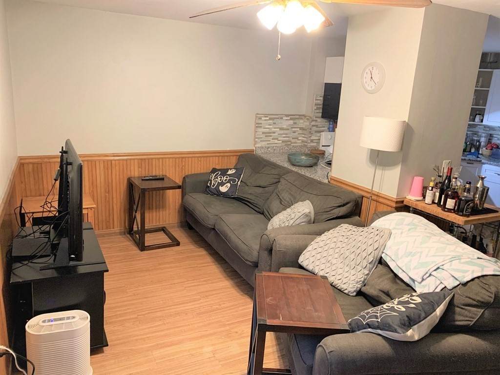 256 Hurley St - Photo 1
