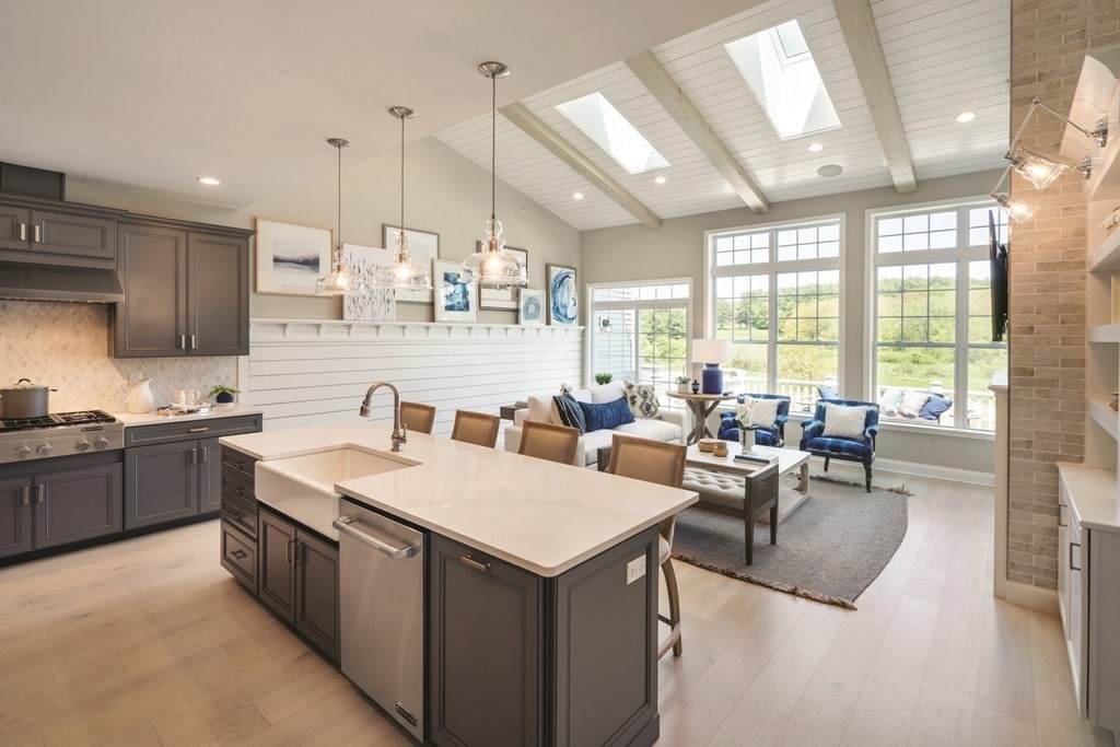 14 Charles Way - Photo 1