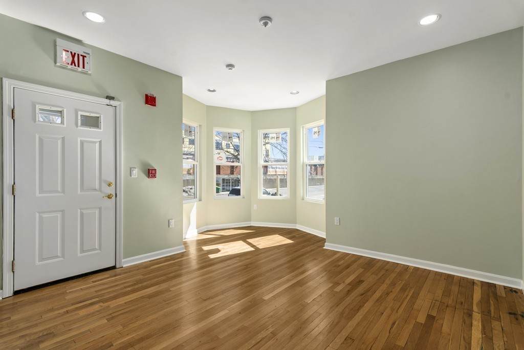 277 Newport - Photo 1