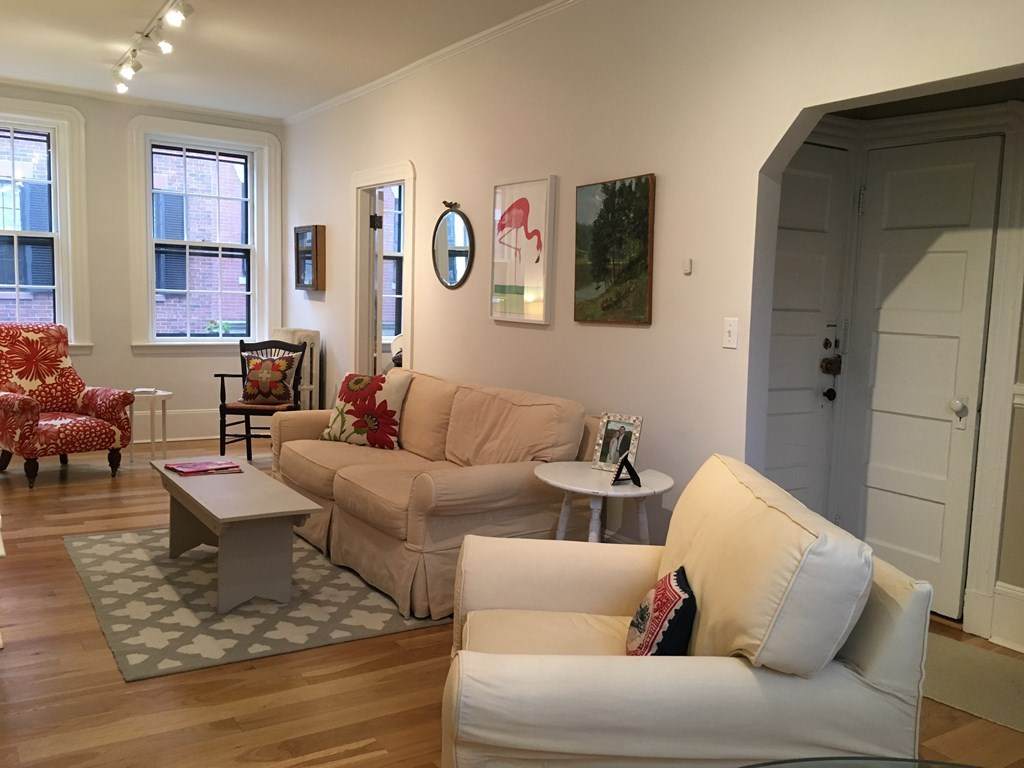 132 Myrtle St - Photo 1