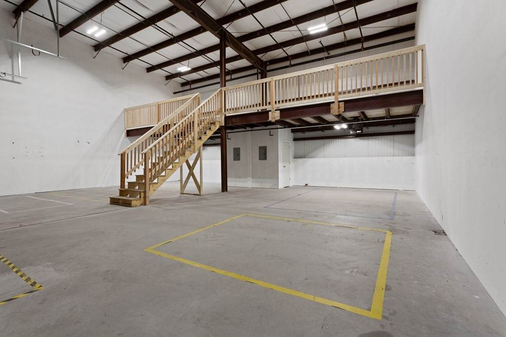 907 North - Photo 1