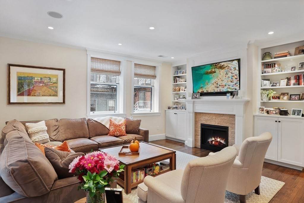 82 Chestnut St - Photo 1