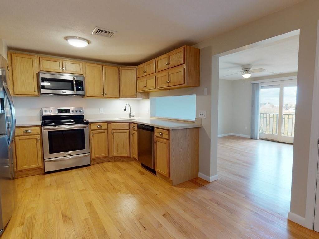 77 Bennington St - Photo 1