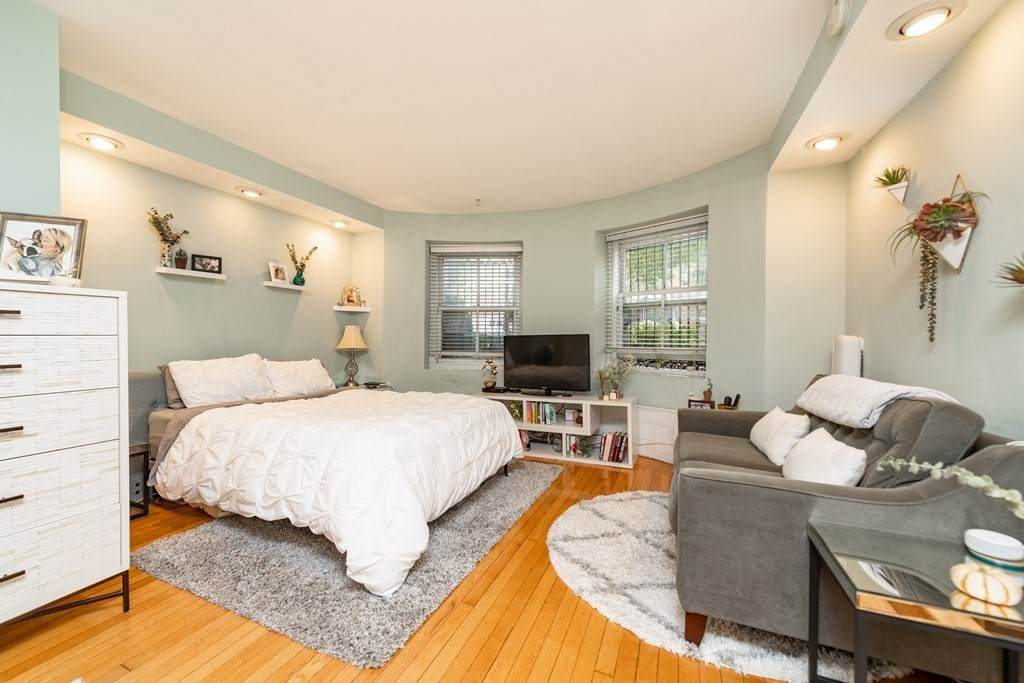90 Beacon - Photo 1