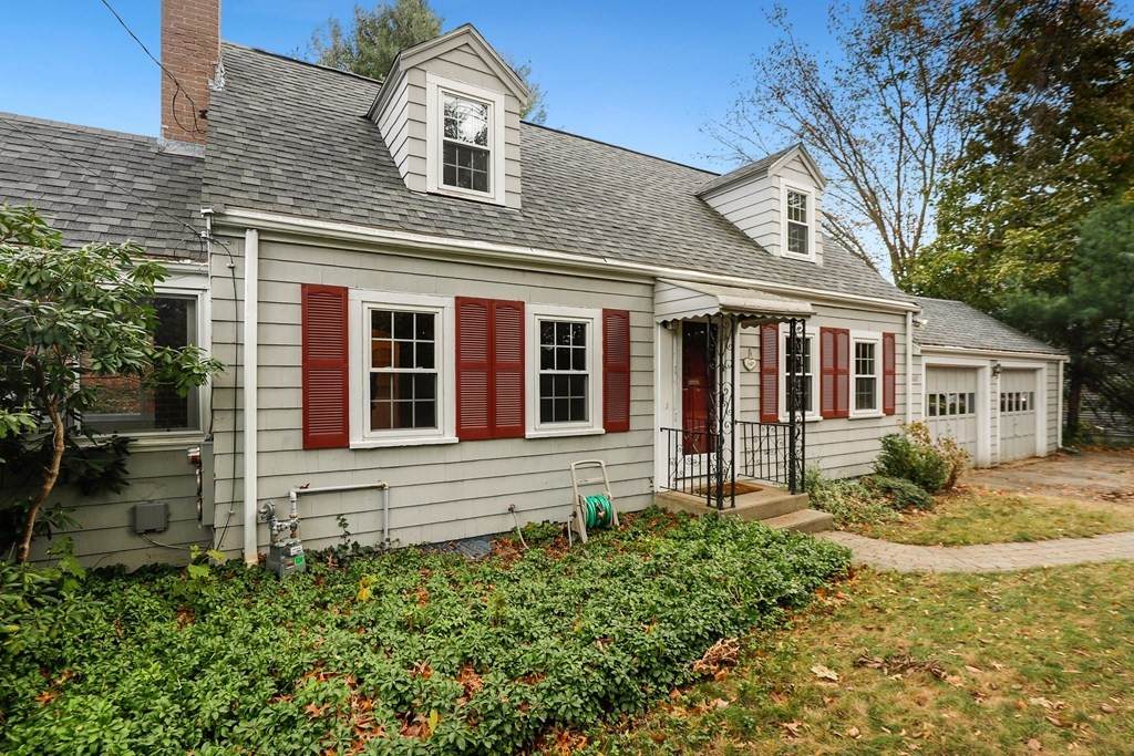 1687 Great Plain Avenue - Photo 1