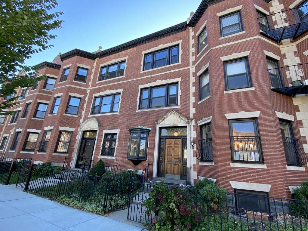 905 Beacon St - Photo 1
