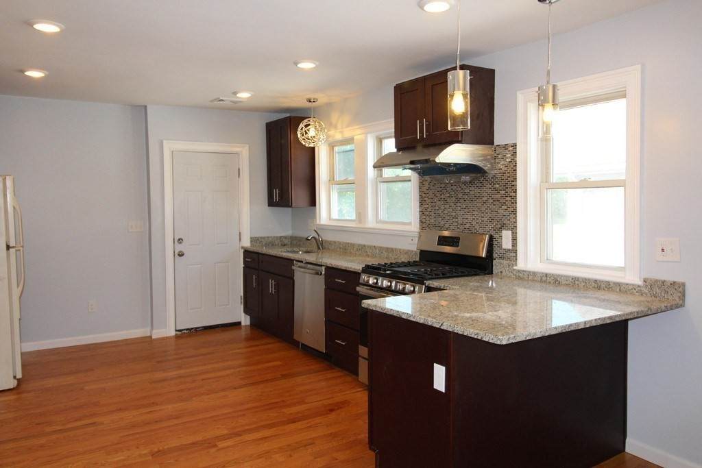 102-104 Varnum St - Photo 1