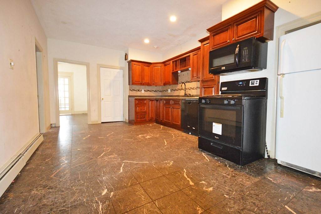 280 Maverick St - Photo 1