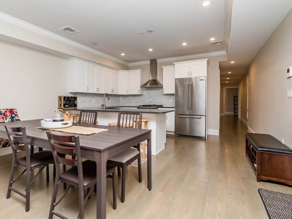 205 W 8th - Photo 1
