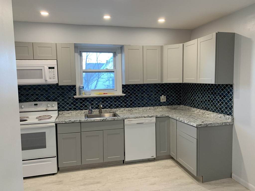 28 Foster St - Photo 1