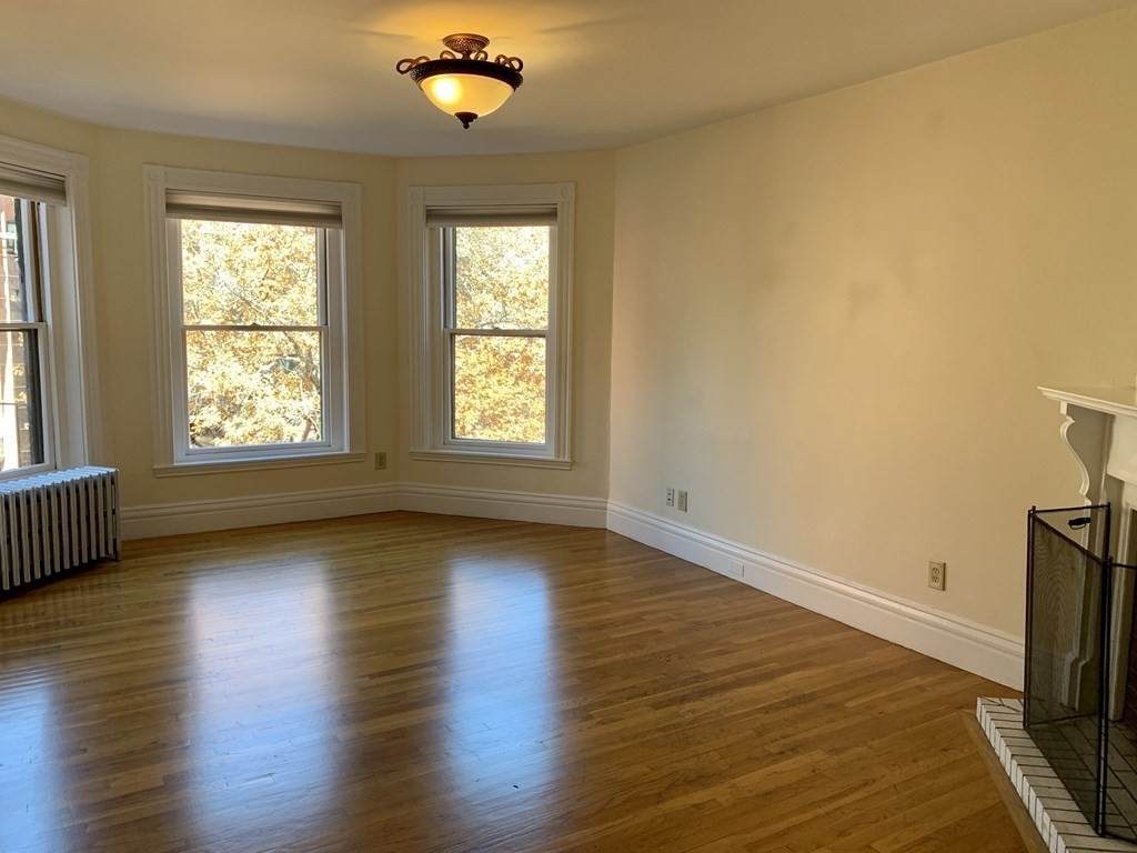 295 Newbury Street - Photo 1