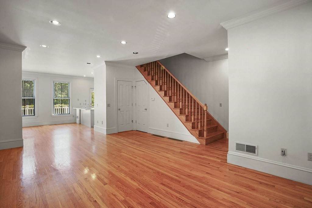 10 East Concord Street - Photo 1