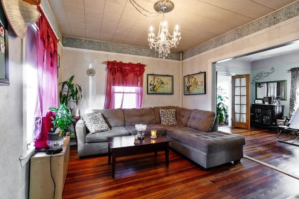 390 Thacher St - Photo 1