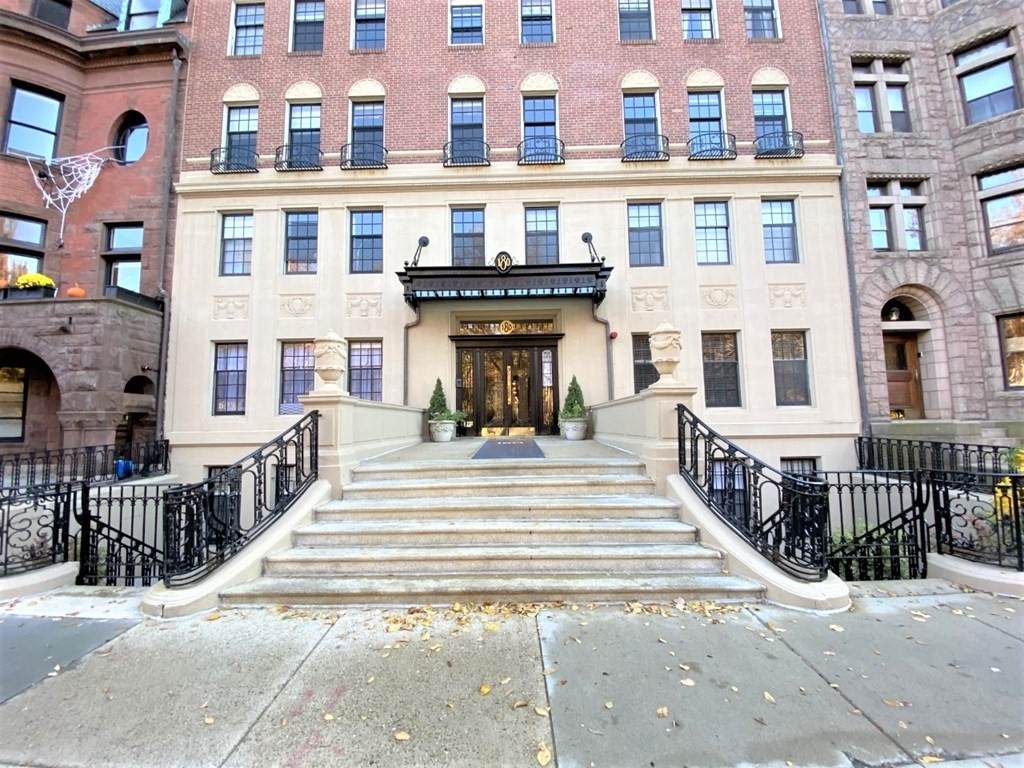 180 Commonwealth Ave - Photo 1