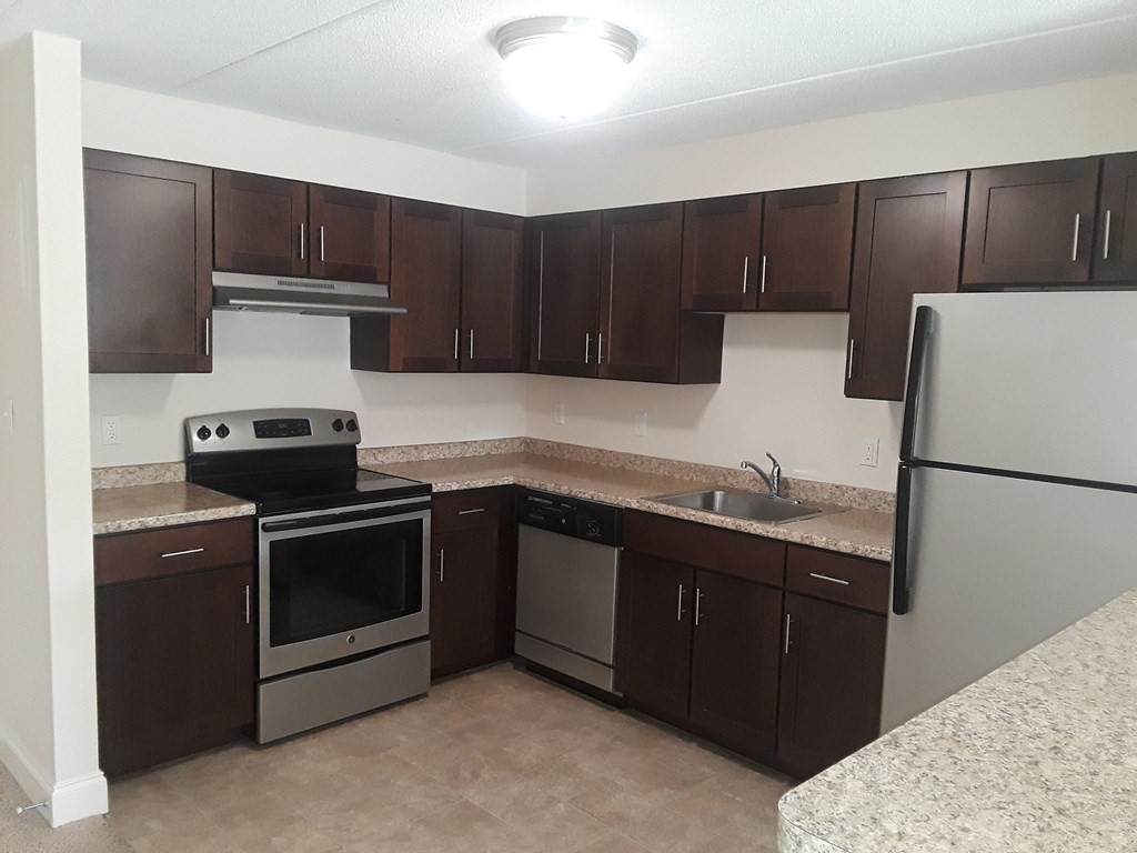 1015 Southern Artery - Photo 1