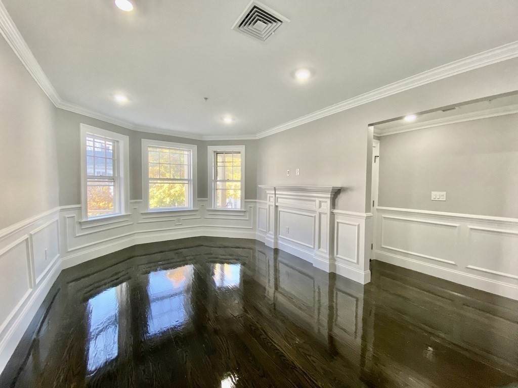 104 Walnut - Photo 1