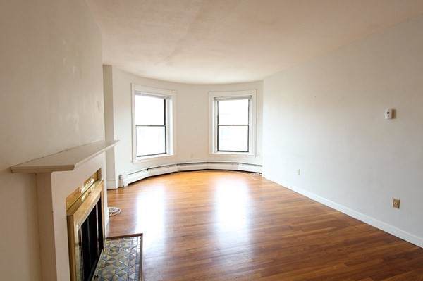 922 Beacon St - Photo 1