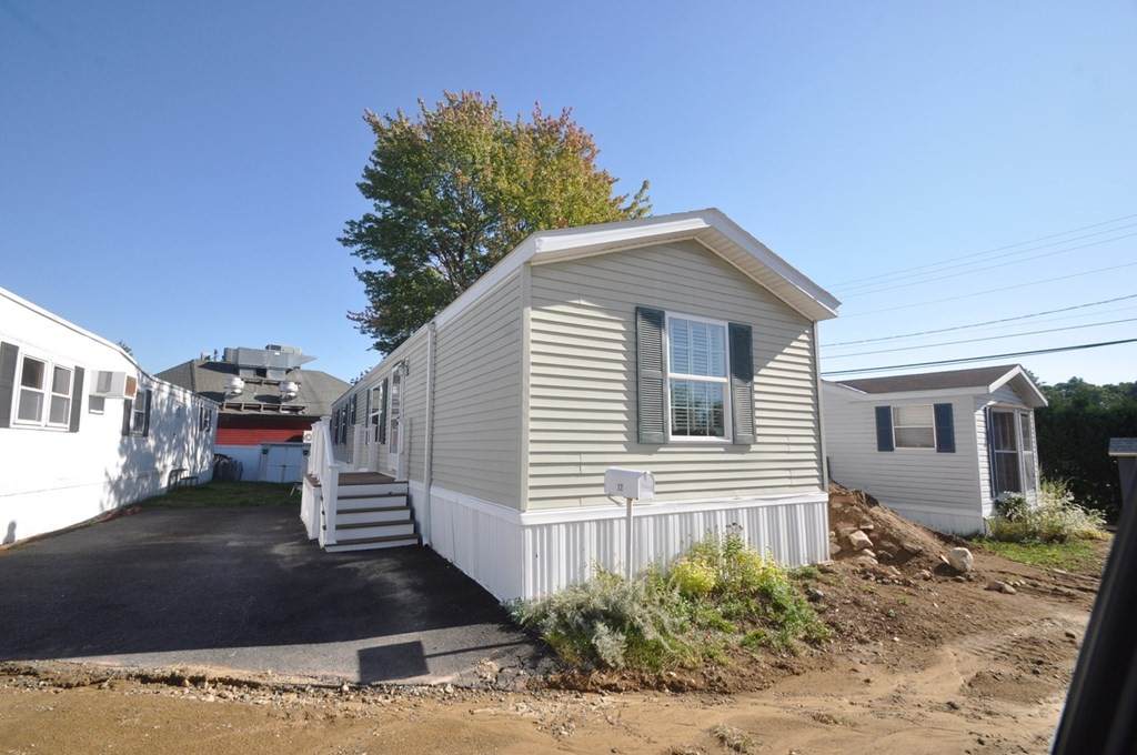 460 Newbury - Photo 1