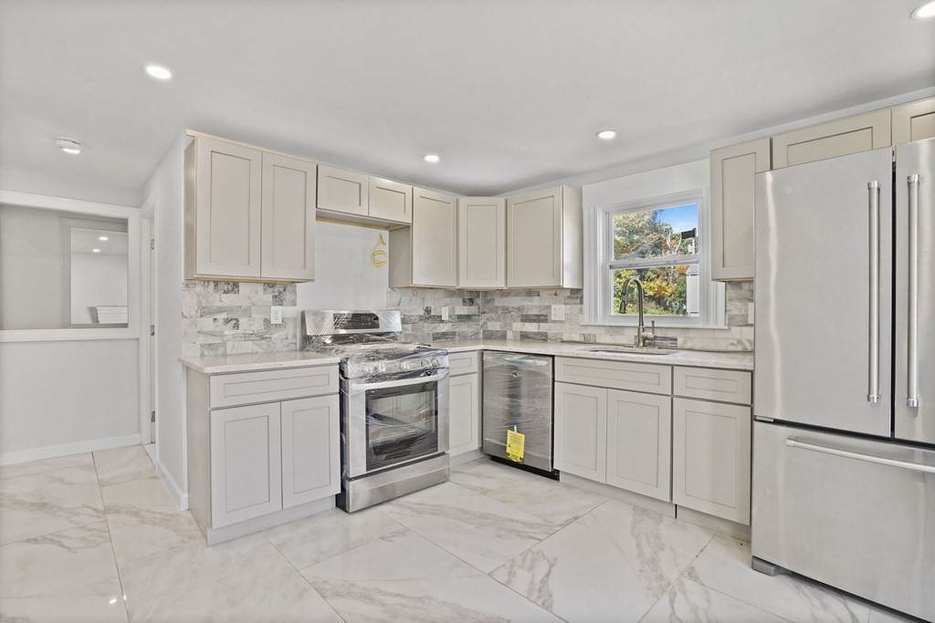 319 East - Photo 1