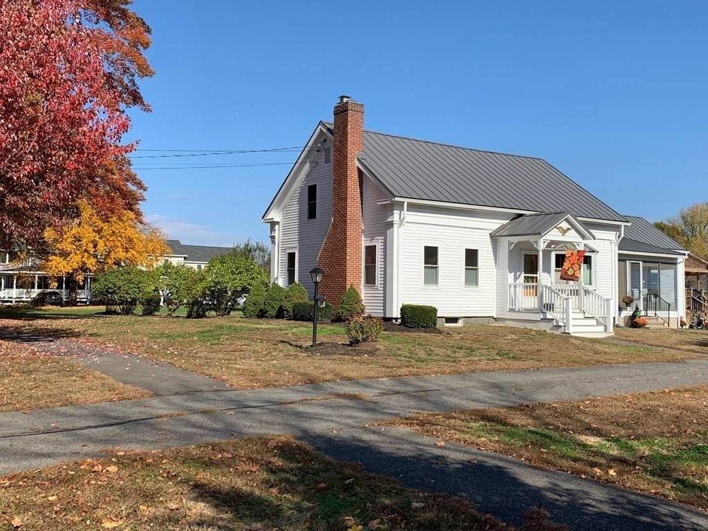 136 Middle St - Photo 1