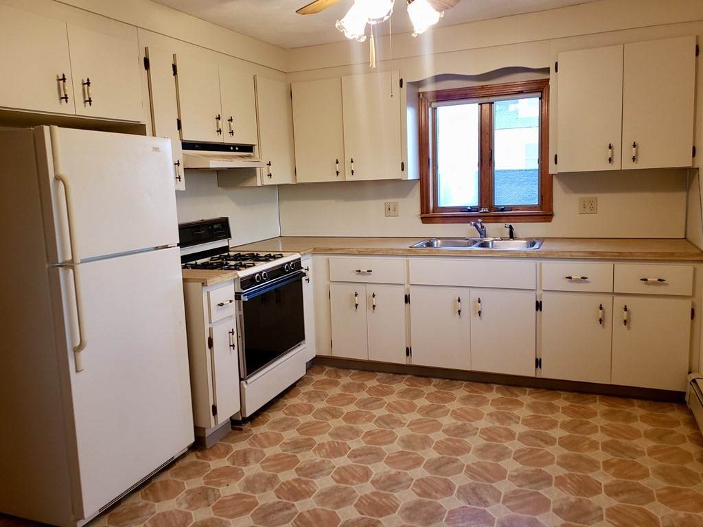 128 Malden St - Photo 1