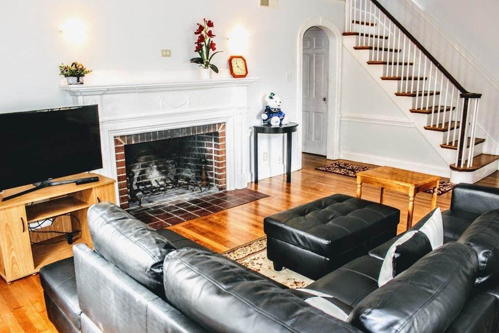 33 Wesley St - Photo 1