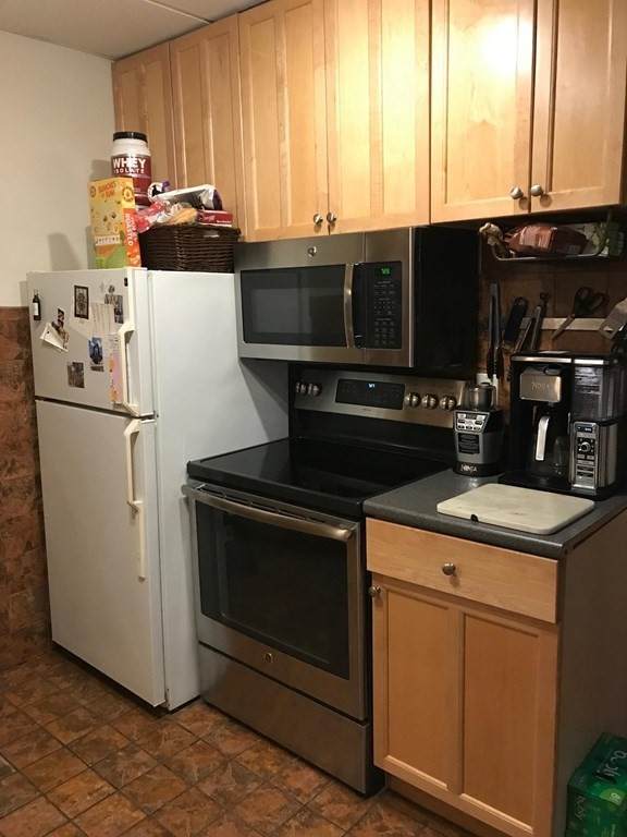 105 W 4th St - Photo 1