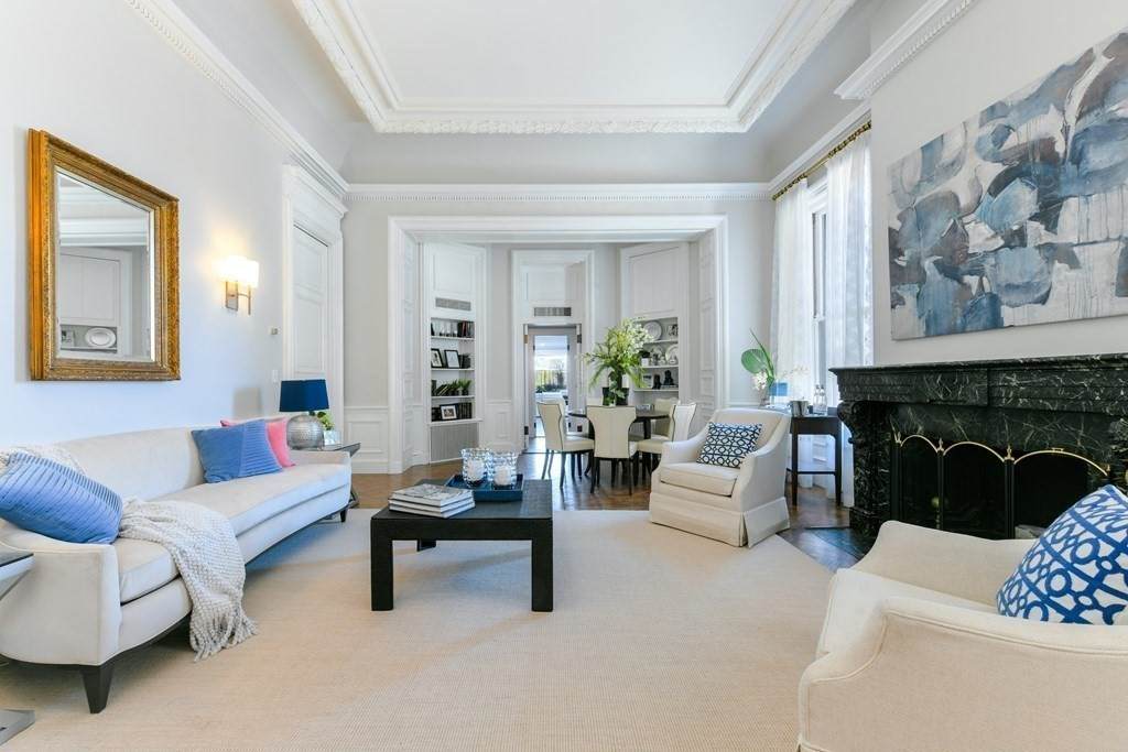 334 Beacon St - Photo 1