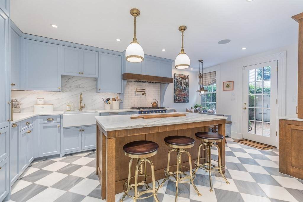 81 Revere St - Photo 1