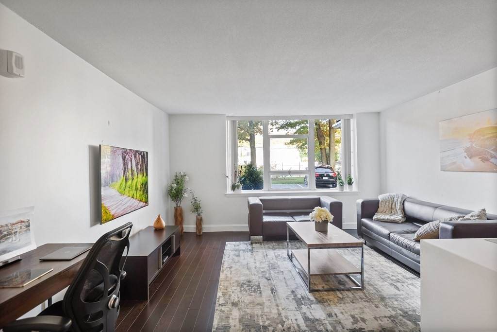 280 Boylston - Photo 1