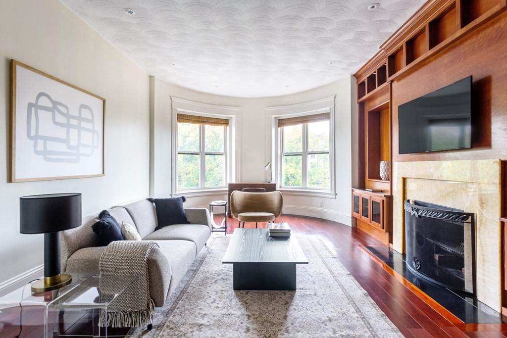 382 Commonwealth Ave - Photo 1